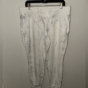 Lululemon White Joggers with Black Marble Pattern size 14
